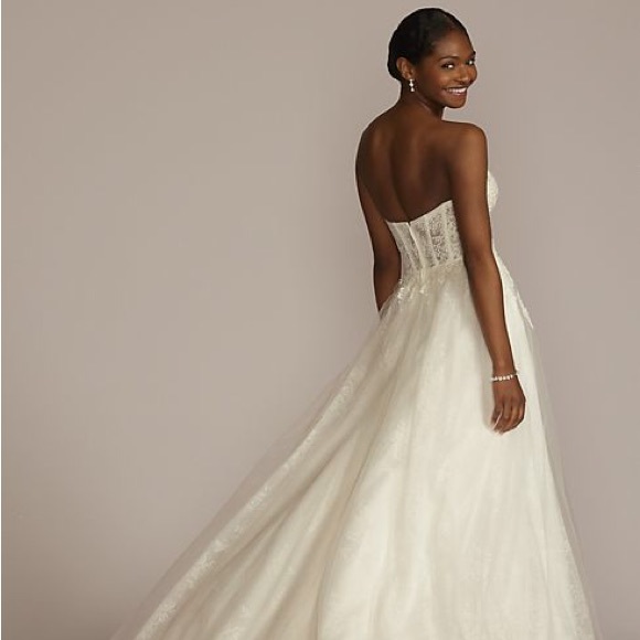 HOST PICK ✨ Floral Appliqué Corset Bodice Wedding Gown 🤍 - Picture 5 of 17